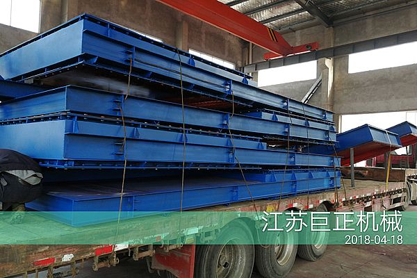 擋板門現(xiàn)場(chǎng)發(fā)貨裝車，待發(fā)往河北